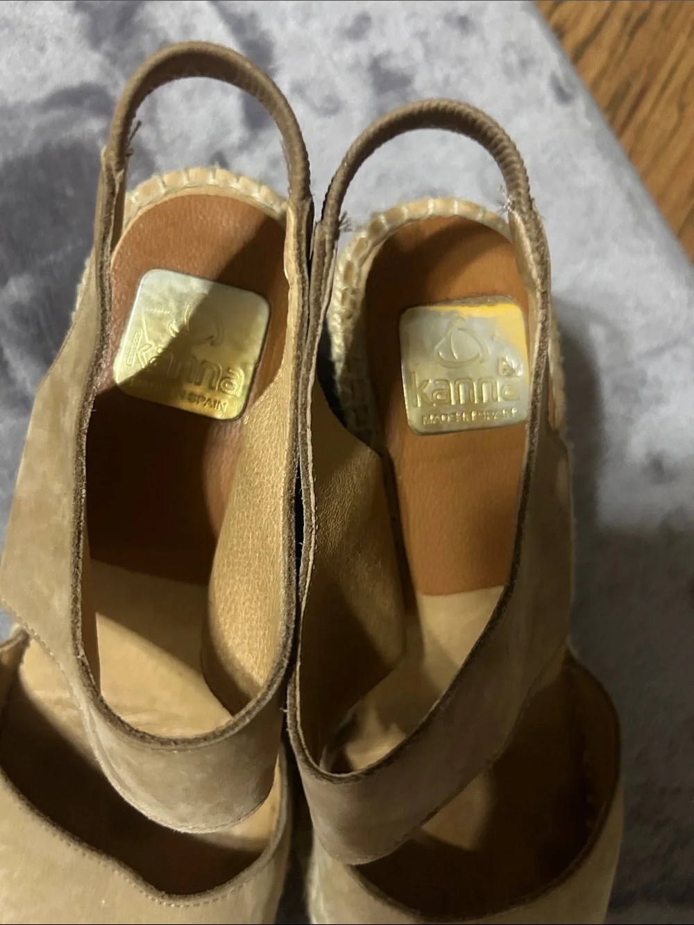 Worn Kanna Made In Spain Tan Suede Espadrille Wedge Sandals like new sz 37
